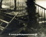 Glowna klatka schodowa w II D.T. we Lwowie zniszczona przez police.jpg