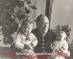 Jan Kozlowski z synem Januszem i corka Izabela, Radomsko 1939.jpg