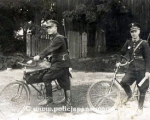 Policjanci-Policji-Polskiej-z-posterunku-w-Bedkowie.-Z-prawej-kpr.-Artur-Doroszkiewicz
