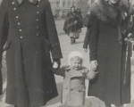 Jan Kozlowski z zona i synem, Radomsko 1939 (3).jpg