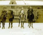 K.Musial z synami na koniach.jpg