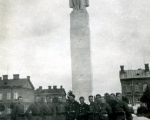 Przy-pomniku-Pilsudskiego-Zamosc